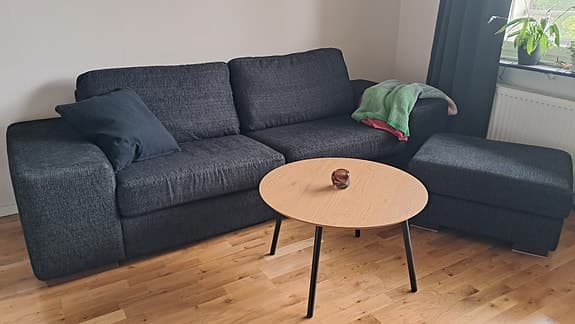 Soffa med fotpall
