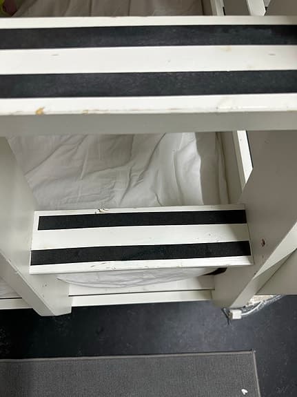 IKEA våningssäng med stege och förvaring vit