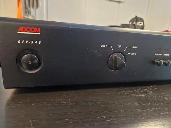 Adcom GTP-345 förförstärkare