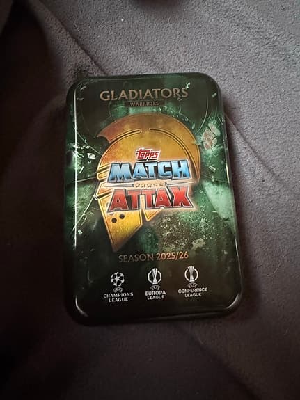 Topps Match Attax Gladiators samlarlåda med fotbollskort Champions League
