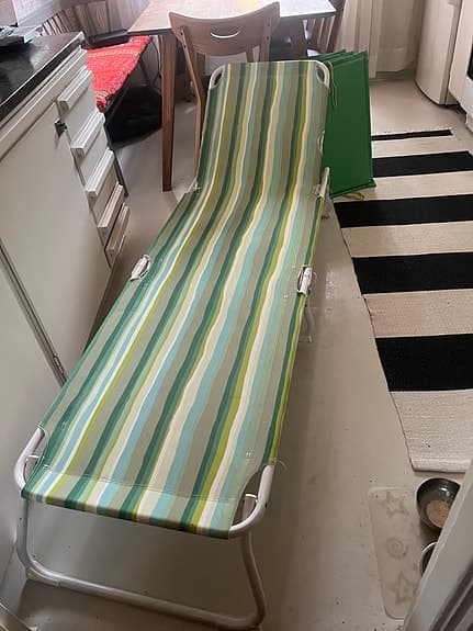 Grön solstol/solsäng hopfällbar med dyna