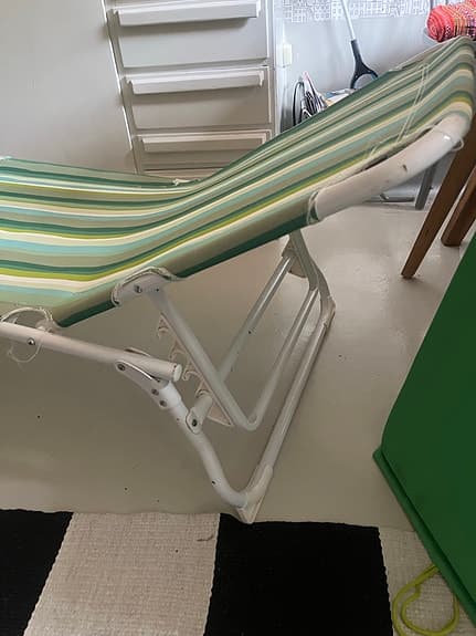 Grön solstol/solsäng hopfällbar med dyna