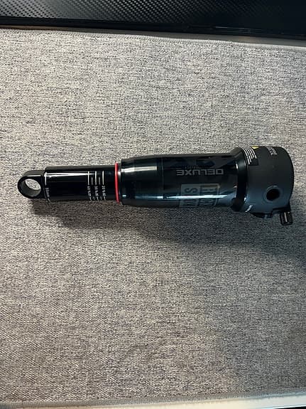 RockShox Deluxe bakdämpare svart