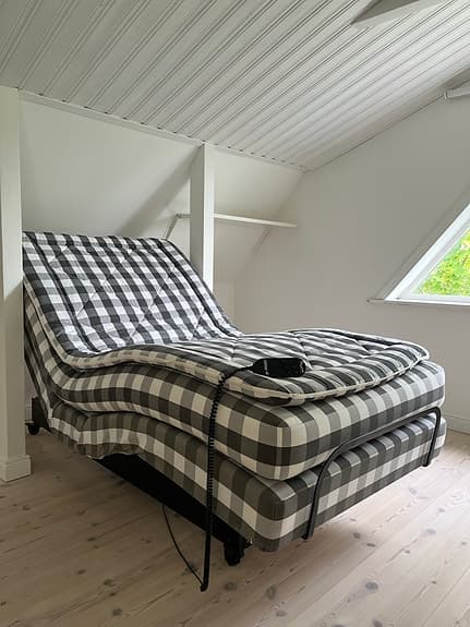 Hästens ställbar säng 105x210cm Continental. Mycket fin!