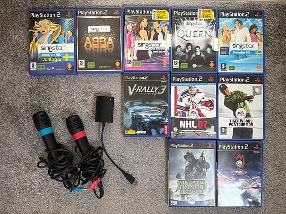 Playstation 2 spelpaket med Singstar och mikrofoner
