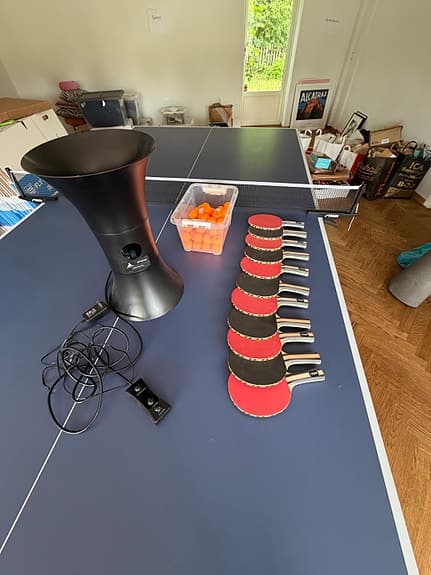 Pingisbord Stiga Advance, med racketar och bollar (robot +500)