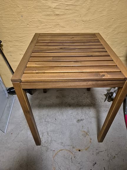 mindre trädgårdsbord i bra skick
