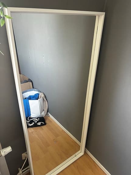 IKEA helkroppsspegel med vit ram