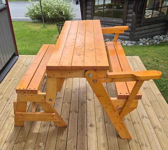 Hopfällbar trädgårdsbänk / picknickbord i trä