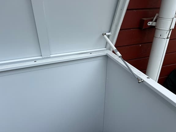 Brafab Hide - Vit förvaringslåda utomhus med lock