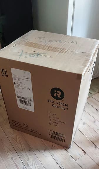 Robotdammsugare I oöppnad kartong