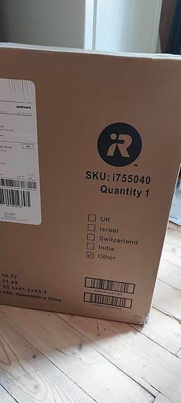Robotdammsugare I oöppnad kartong