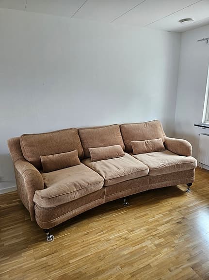 Howardsoffa och fåtölj med fotpall