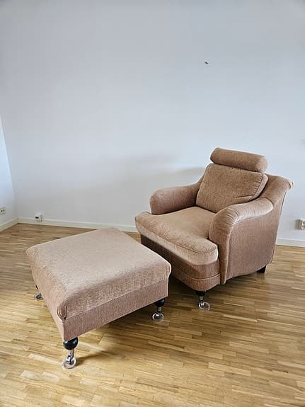 Howardsoffa och fåtölj med fotpall