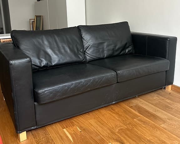 Svart bäddsoffa i skinn