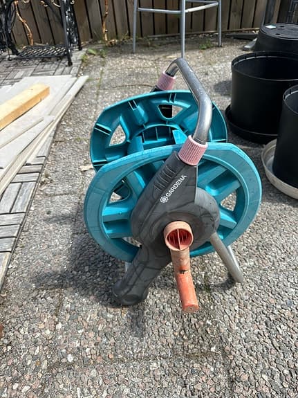 Gardena slangvinda trädgård