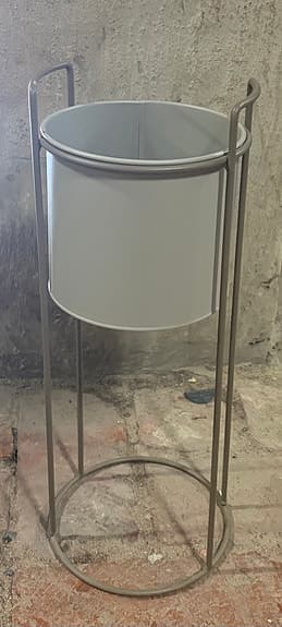 Blomkruka med stativ