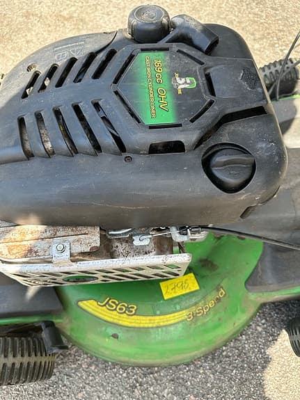 John Deere JS63 självgående gräsklippare