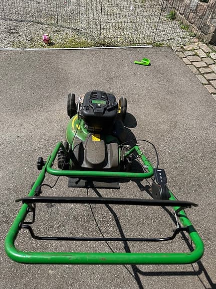 John Deere JS63 självgående gräsklippare