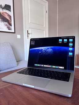MacBook Pro M5 14” 16gb Ram - silver