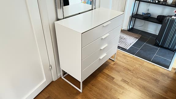 Byrå köpt på MIO. Fint skick!