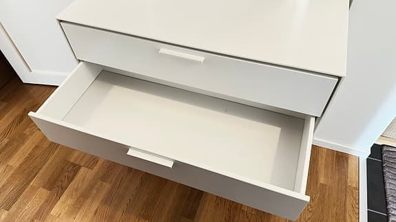 Byrå köpt på MIO. Fint skick!