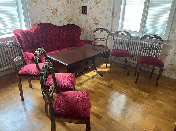 Soffgrupp - Bord, soffa & 6 stolar