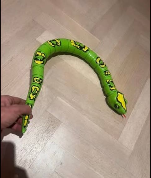 Levande Pytonorm 🐍 Leksak funkar med batterier.