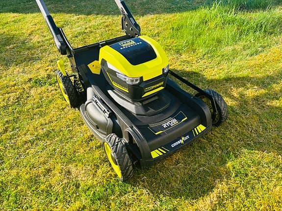 Ryobi gräsklippare + uppsamlare 36 volt batteri och laddare