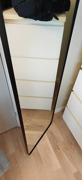 IKEA spegel med svart ram helkropp