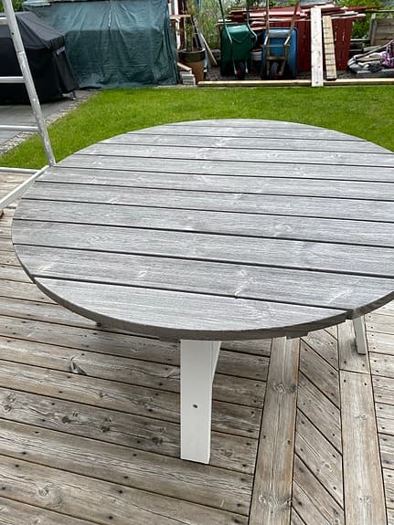 Runt trädgårdsbord från Hillerstorp