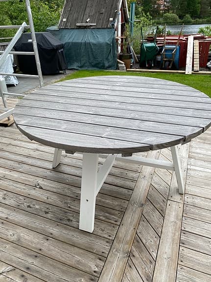 Runt trädgårdsbord från Hillerstorp