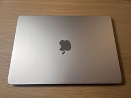 MacBook Air 13" M4 (16GB/256GB) - Starlight, Mint Condition (17 Cycles)