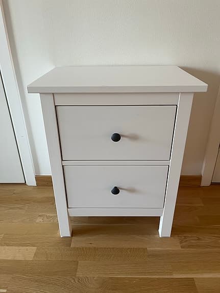 IKEA HEMNES byrå / sängbord (vitbets) – Fint skick!