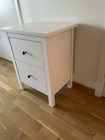 IKEA HEMNES byrå / sängbord (vitbets) – Fint skick!