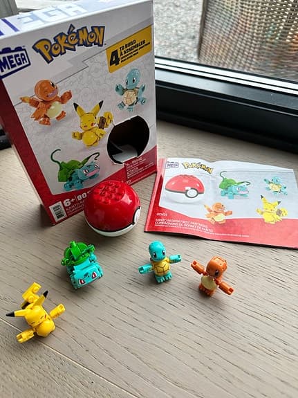 Mega Pokémon byggfigurer med Pokéboll