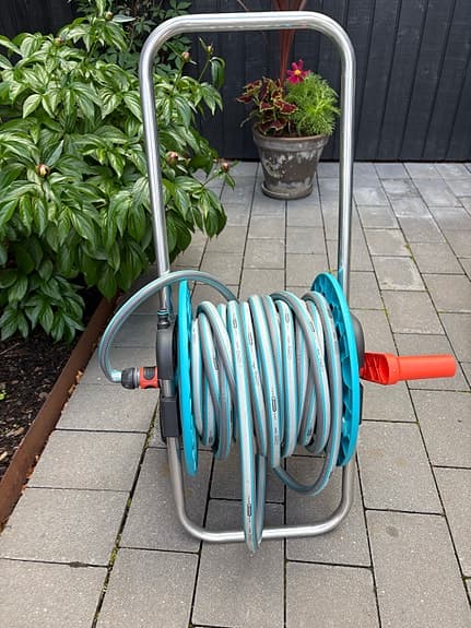 Gardena slangvinda med trädgårdsslang