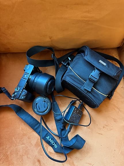 Sony a6000 kamerapaket med Sony FE 50mm f/1.8 + standardobjektiv