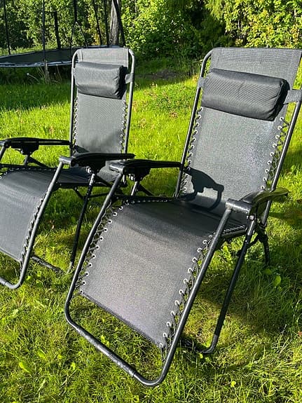 Svarta solstolar/relaxstolar med nackkudde