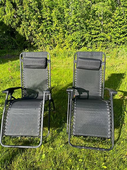 Svarta solstolar/relaxstolar med nackkudde