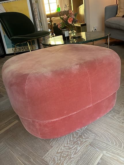 Normann Copenhagen Sittpuff rosa sammet