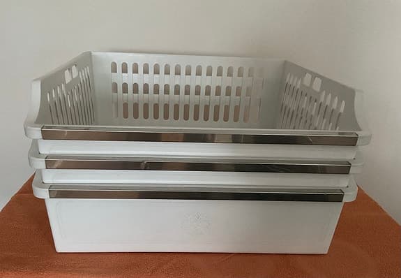 20 st FÖRVARING PLASTLÅDOR / KORGAR / SPANNAR / UNDER SÄNGEN MED LOCK O HJUL M.M