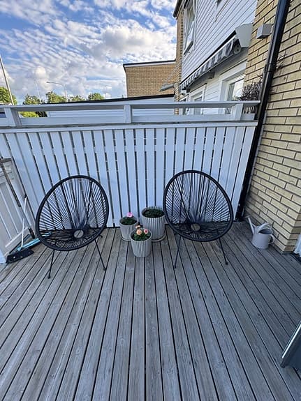 Svarta loungestolar för uteplats/balkong