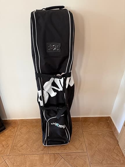 2 stycken Dormy golfresefodral/golf gear svart på hjul