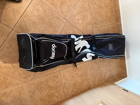 2 stycken Dormy golfresefodral/golf gear svart på hjul