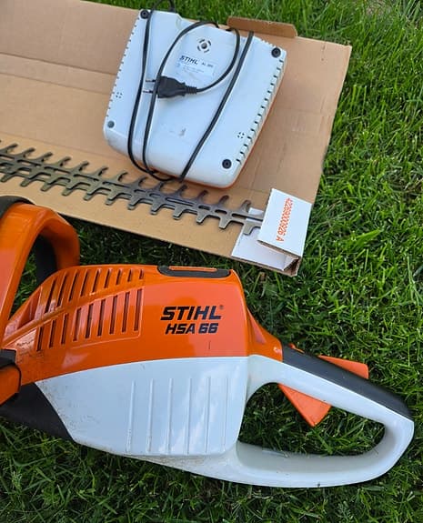 Stihl HSA 66 häcksax med batteri och laddare