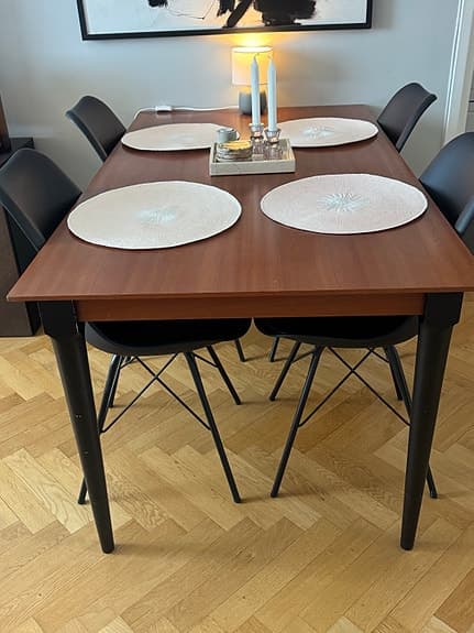 Matgrupp - Bord och 4 stolar