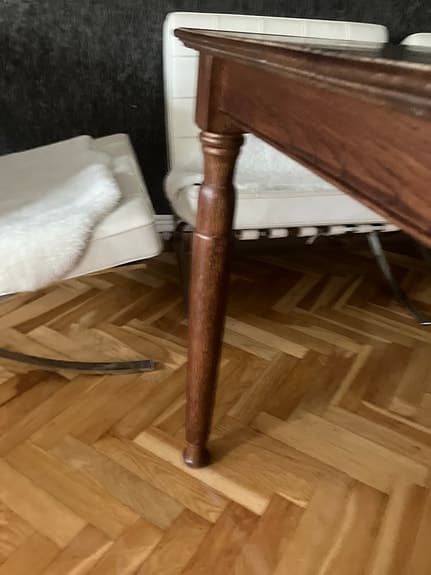 Unikt matbord i massiv ek