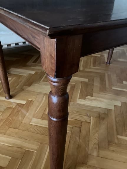 Unikt matbord i massiv ek