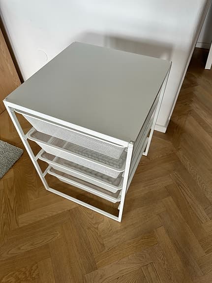 Vit trådback - Jonaxel från IKEA